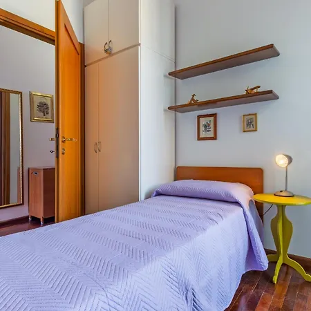 Guesthost - Mira-mare With Parking Apartment